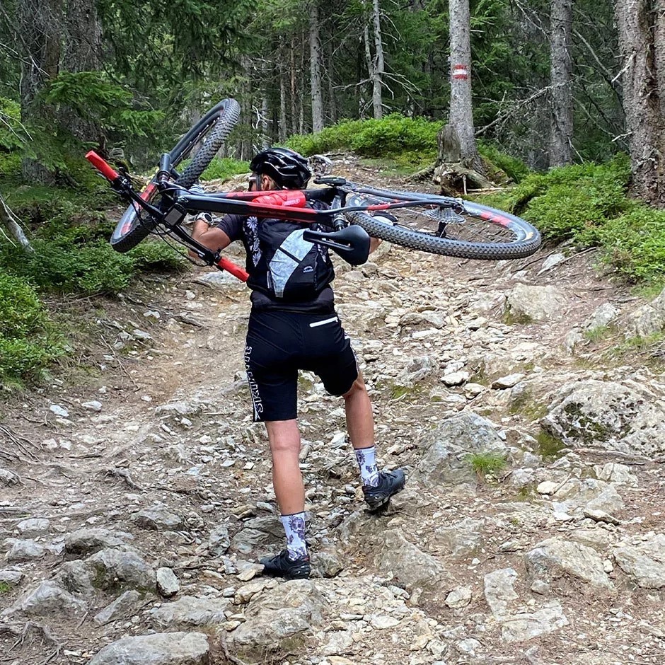 sabine-jahn-mountainbike-tragen-stoneman-taurista-skinfit